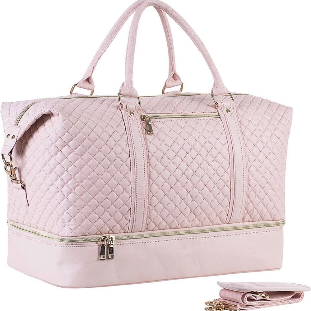Travel bag with shoe pouch